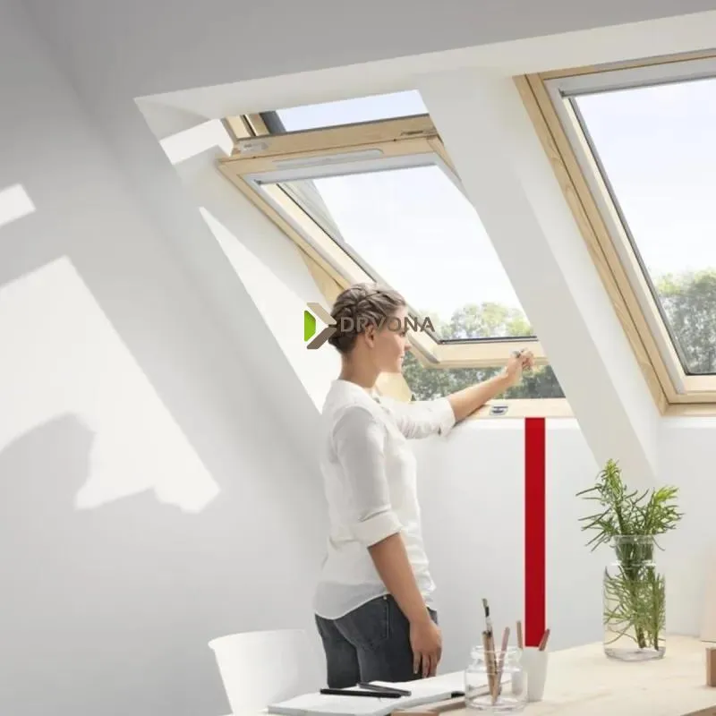 VELUX STANDARD KROVNI PROZOR,BEZBOJNI LAK, DONJA RUČKA, STAKLO 51 