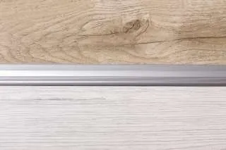 ALU PROFIL SIMPLE-FIX 25 270/SREBRNI SAMOLJEPLJIVI PRIJELAZNI ZAOBLJENI 28mm