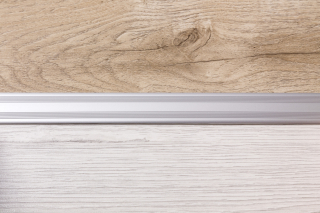 ALU PROFIL SIMPLE-FIX 23 270/SREBRNI SAMOLJEPLJIVI PRIJELAZNI RAVNI 28mm
