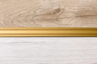 ALU PROFIL SIMPLE-FIX 23 90/ZLATNI SAMOLJEPLJIVI PRIJELAZNI RAVNI 28mm