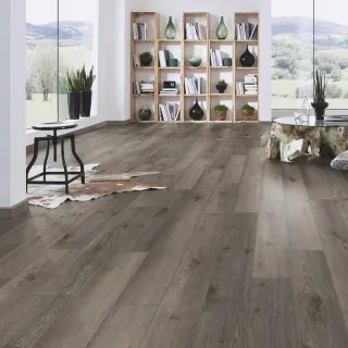 LAMINAT 8mm/KL.32 VARIOSTEP CLASSIC V FUGA K415x HRAST AEOLUS, RASPOLOŽIVO 2,675 m2