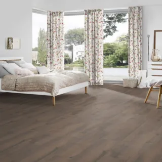 LAMINAT 8mm/Kl.32 XPLORA 8839x HRAST COTTAGE DARK p=2,4615 m2