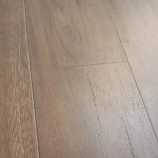 LAMINAT  8mm/Kl.32 CAVALIER 737x RUSTIK HRAST p=2,179 m2 