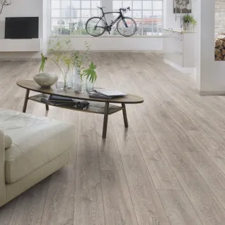 LAMINAT 8mm/Kl.32 SUPER NATURAL CLASSIC V FUGA 5542x HRAST SIVI p=2,2204 m2