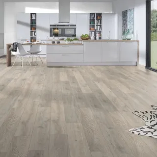 LAMINAT 8mm/Kl.32 SUPER NATURAL CLASSIC V FUGA 5543x HRAST COLORADO p=2,2204 m2