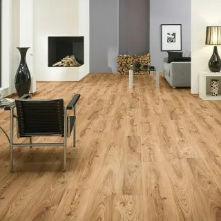 LAMINAT 7+1mm/Kl.31 PROMO 30308862x HRAST p=2,22m2 s podlogom