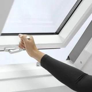 VELUX STANDARD PLUS KROVNI PROZOR, BIJELI POLIURETAN, DONJA RUČKA, STAKLO 51 