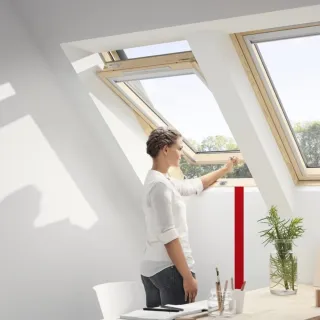VELUX STANDARD KROVNI PROZOR,BEZBOJNI LAK, DONJA RUČKA, STAKLO 51 
