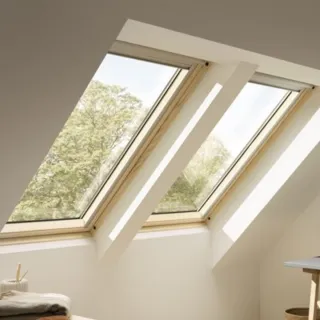 VELUX STANDARD KROVNI PROZOR,BEZBOJNI LAK, GORNJA RUČKA, STAKLO 51 