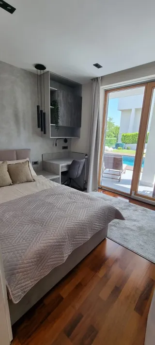 HOTEL 6
