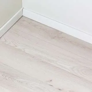 LAMINAT 14mm/Kl.33 TITAN V FUGA 5953 HRAST CHANTILLY p=1,41 m2