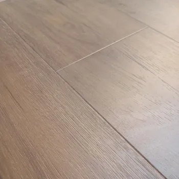 LAMINAT  8mm/Kl.32 CAVALIER 737x RUSTIK HRAST p=2,179 m2 