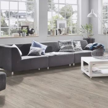 LAMINAT  8mm/Kl.32 SUPER NATURAL CLASSIC V FUGA 5542x HRAST SIVI p=2,2204 m2 