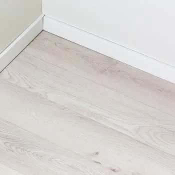 LAMINAT 14mm/Kl.33 TITAN V FUGA 5953 HRAST CHANTILLY p=1,41 m2 