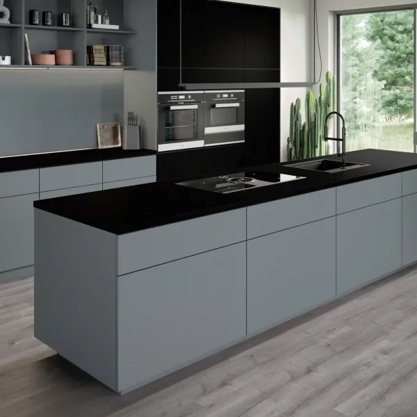 IVERICA OPLEMENJENA U780 ST9 18/2800/2070mm EGGER
