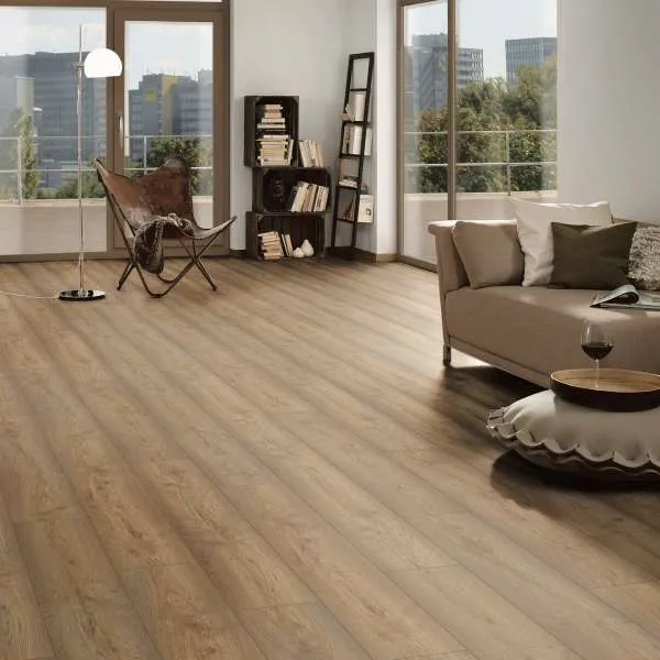 LAMINAT  8mm/Kl.32 VARIOSTEP CLASSIC V FUGA 8274 HRAST MODENA  p=2,2204 m2 