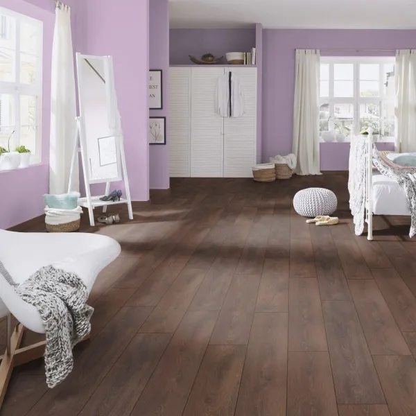 LAMINAT 12mm/Kl.33 FLOOR DREAMS VARIO V FUGA 8633x HRAST SHIRE p=1,48 m2 