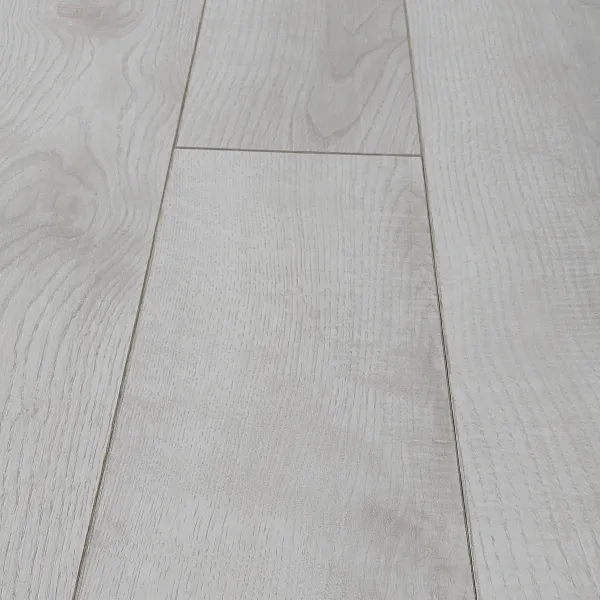 LAMINAT 12mm/Kl.33 VINTAGE 908x HRAST BIJELI 8003, RASPOLOŽIVO 8,688 m2