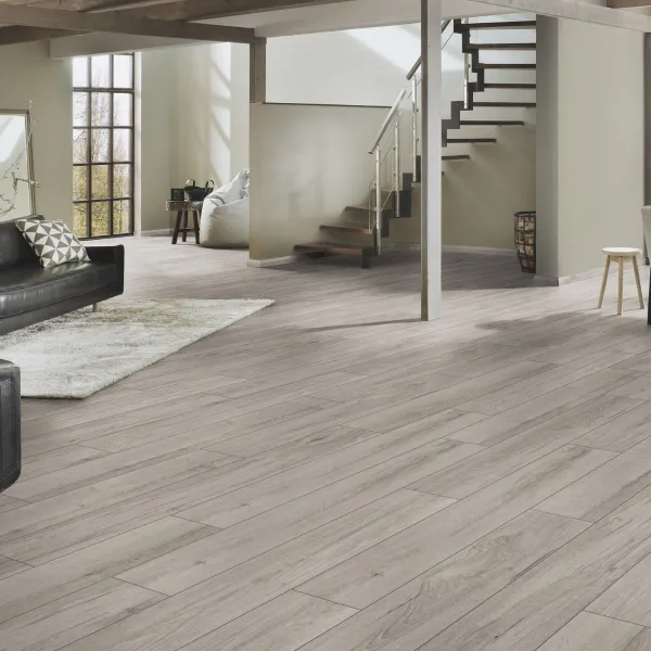 LAMINAT 8mm/Kl.32 VARIOSTEP CLASSIC V FUGA K418x HRAST LONGBOW, RASPOLOŽIVO 8,554m2