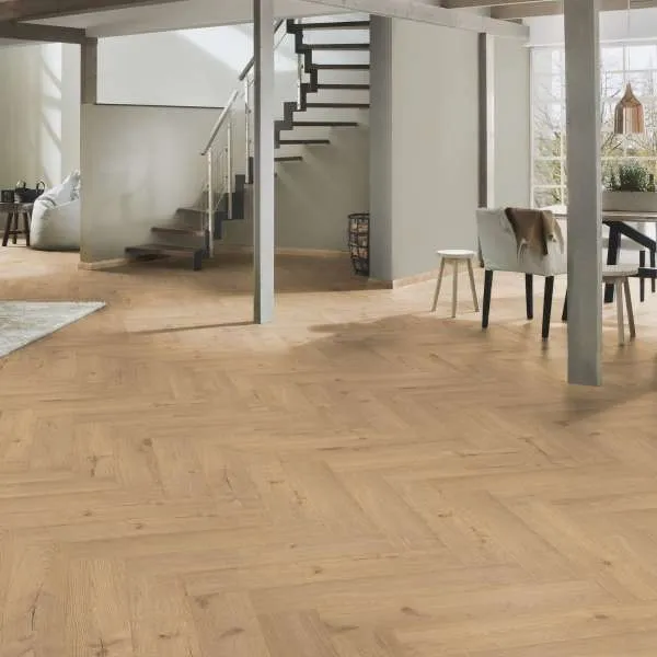 LAMINAT 8mm/Kl.32 HERRINGBONE MO.RE K326 HRAST SUNDANCE RIBLJA KOST p=0,87 m2