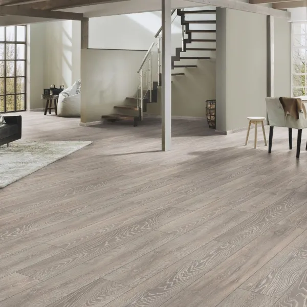 LAMINAT 8mm/Kl.32 SUPER NATURAL CLASSIC V FUGA 5542x HRAST SIVI p=2,2204 m2