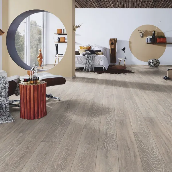 LAMINAT 8mm/Kl.32 SUPER NATURAL CLASSIC V FUGA 5542x HRAST SIVI p=2,2204 m2