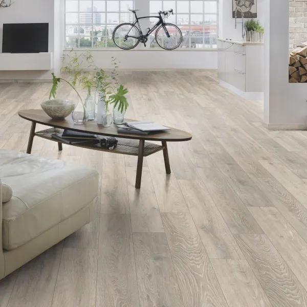 LAMINAT 8mm/Kl.32 SUPER NATURAL CLASSIC V FUGA 5543x HRAST COLORADO p=2,2204 m2