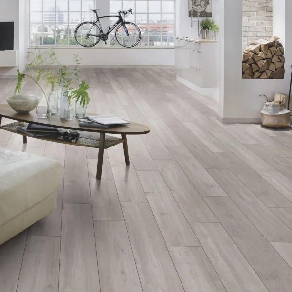 LAMINAT 8mm/Kl.32 SUPER NATURAL CLASSIC PURE+ 5946 HRAST ROCKFORD p=2,260 m2