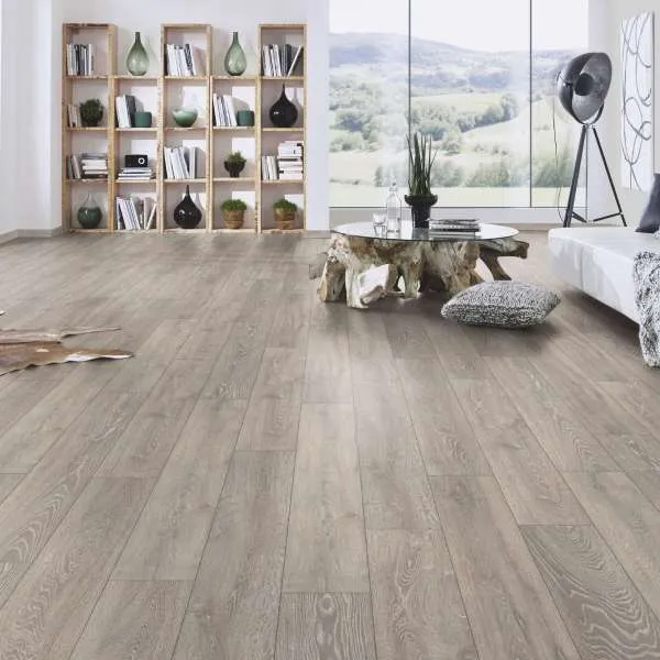 LAMINAT 8mm/Kl.32 SUPER NATURAL CLASSIC PURE + 5542 HRAST SIVI p=2,260 m2