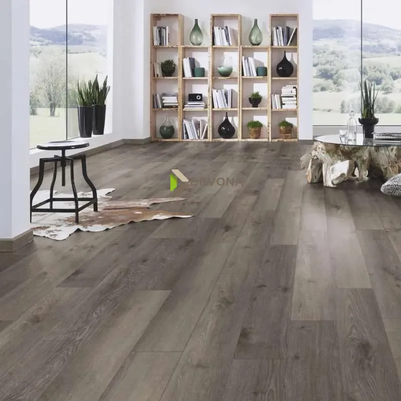 LAMINAT 8mm/KL.32 VARIOSTEP CLASSIC V FUGA K415x HRAST AEOLUS, RASPOLOŽIVO 2,675 m2