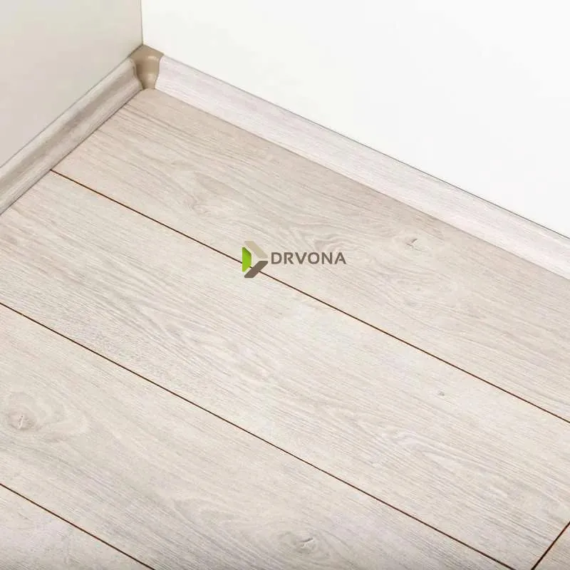 LAMINAT 10mm/Kl.33 MASSIVUM V FUGA 3753x HRAST VAN GOGH, RASPOLOŽIVO 12,250 m2