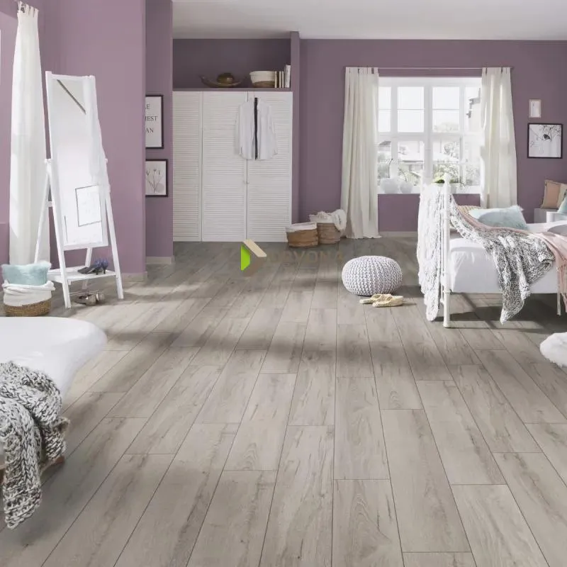 LAMINAT 8mm/Kl.32 VARIOSTEP CLASSIC V FUGA K418x HRAST LONGBOW, RASPOLOŽIVO 8,554m2