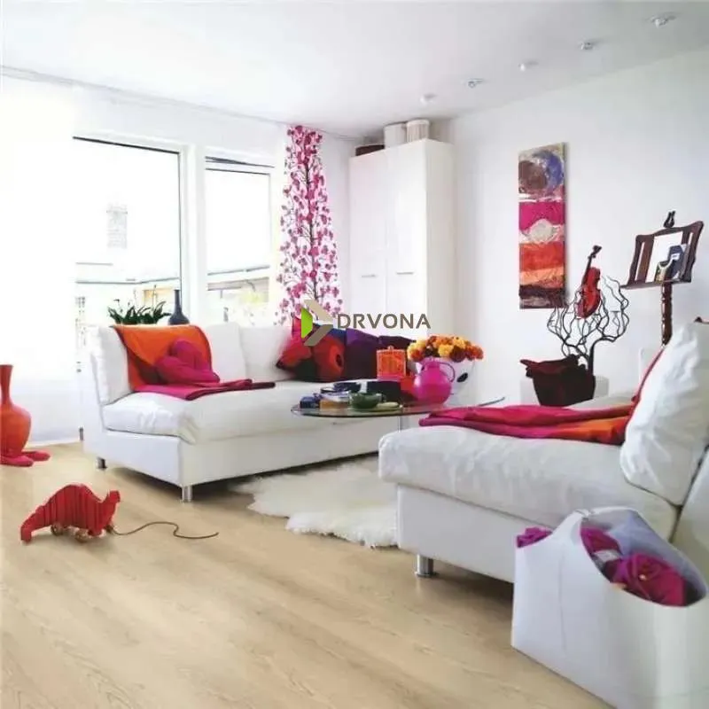 LAMINAT 7mm/Kl.32 DOMESTIC 4389x RIVER HRAST p=1,824 m2