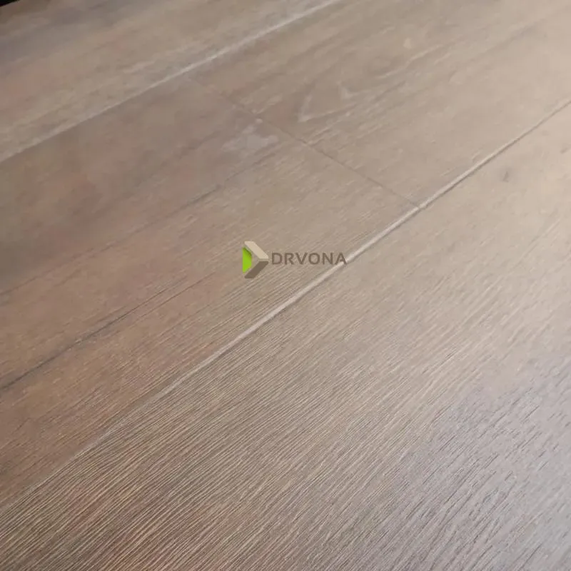 LAMINAT  8mm/Kl.32 CAVALIER 737x RUSTIK HRAST p=2,179 m2 