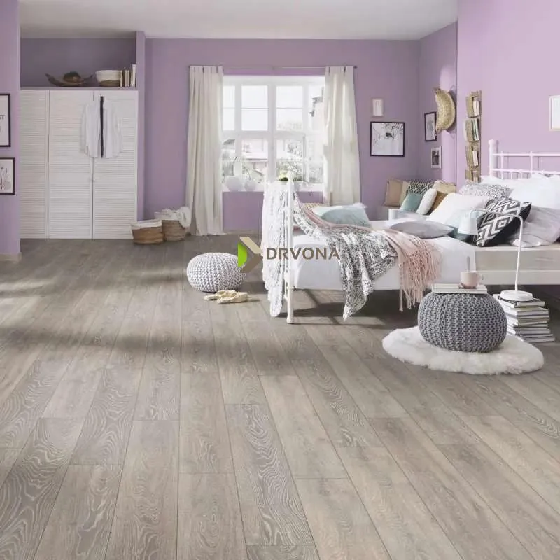 LAMINAT 8mm/Kl.32 SUPER NATURAL CLASSIC PURE + 5542 HRAST SIVI p=2,260 m2