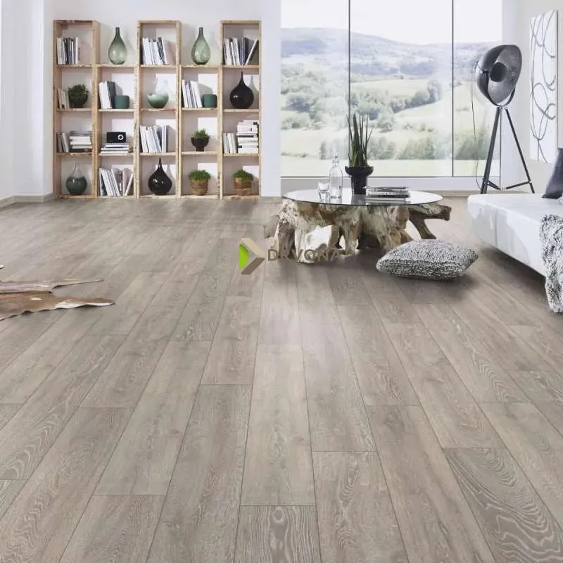 LAMINAT 8mm/Kl.32 SUPER NATURAL CLASSIC PURE + 5542 HRAST SIVI p=2,260 m2