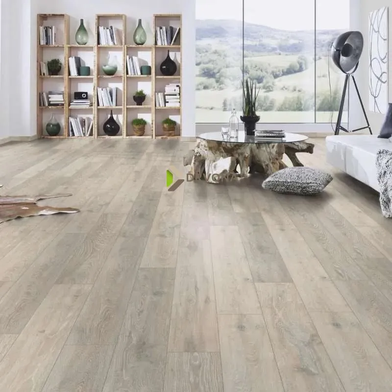 LAMINAT 8mm/Kl.32 SUPER NATURAL CLASSIC PURE + 5543 HRAST COLORADO p=2,260 m2