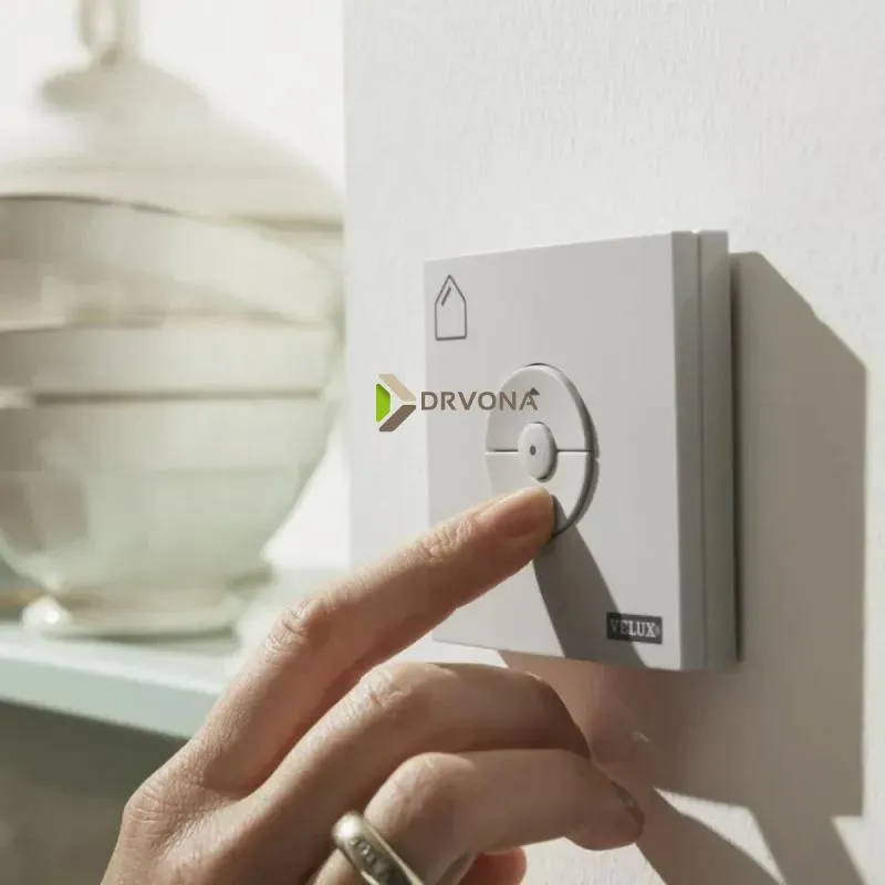 KROVNI PROZOR VELUX BIJELA BOJA STAKLO 68 EL. NAPAJANJE 