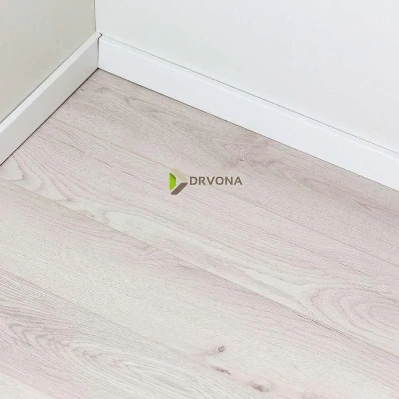 LAMINAT 14mm/Kl.33 TITAN V FUGA 5953 HRAST CHANTILLY p=1,41 m2