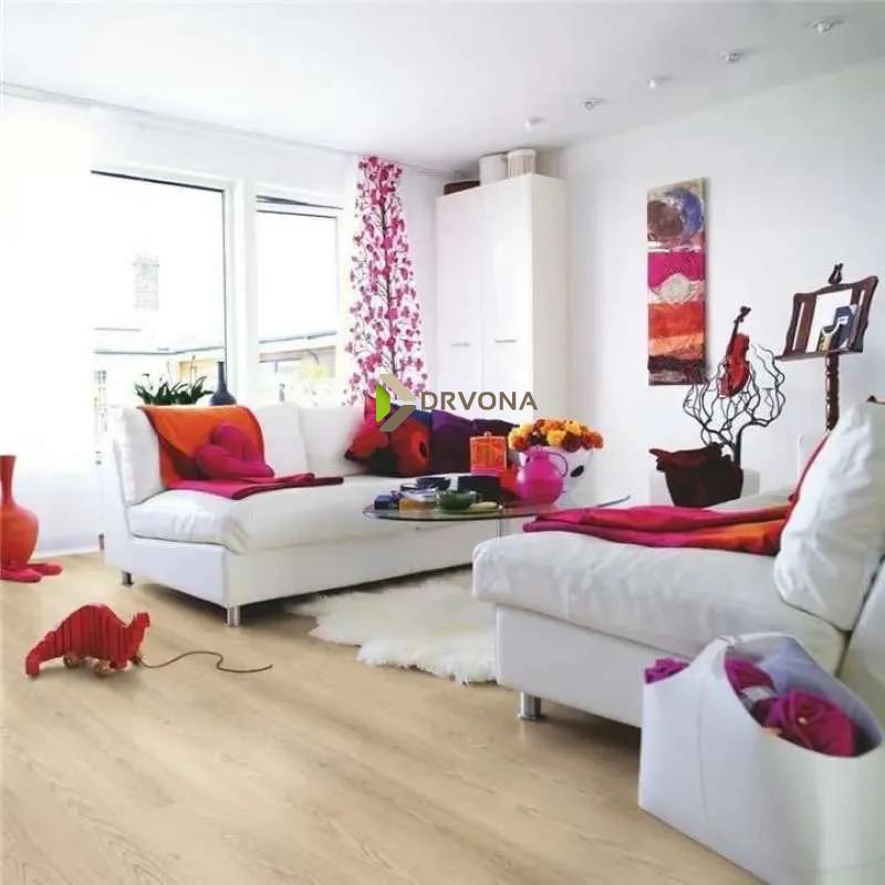 LAMINAT 7mm/Kl.32 DOMESTIC 4389x RIVER HRAST p=1,824 m2